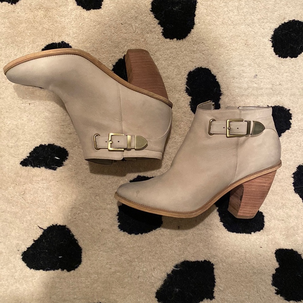 CLEARANCE! | Hinge ankle booties beige tan color